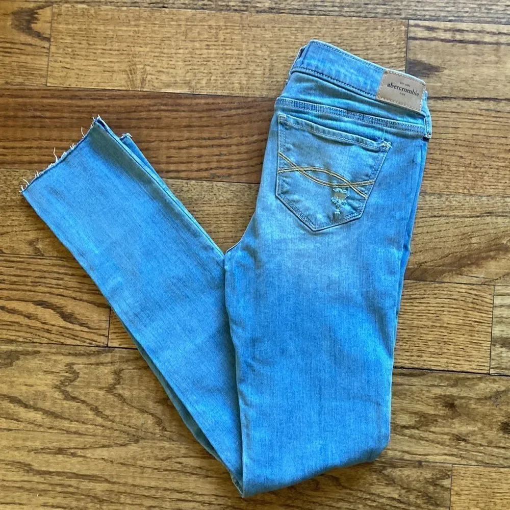 Abercrombie  Kids Light Wash Distressed Skinny Raw Hem Jeans Size 16